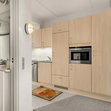 Bad, Lejl, 68 Appartement